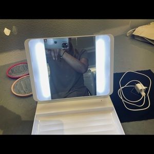 Comfortable traveling mirrors set for make up